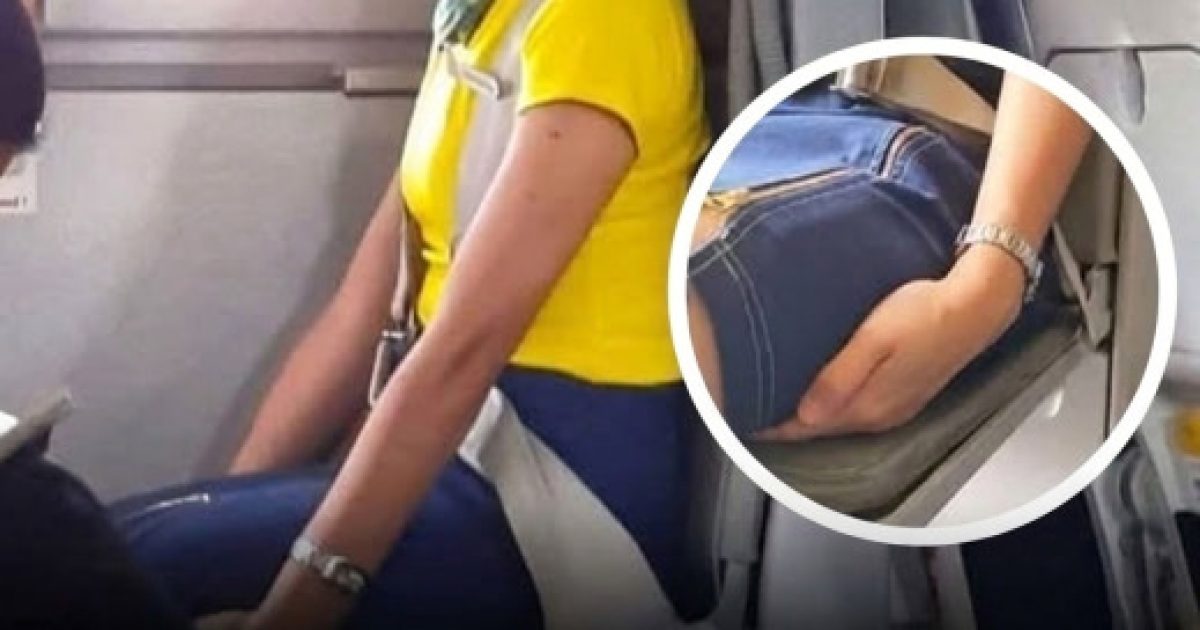 Hôtesses de l'air : voici pourquoi elles glissent leurs mains sous leurs cuisses au décollage et à l'atterrissage