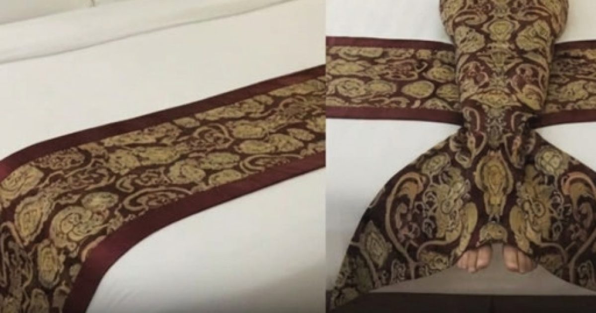 Cette mystérieuse bande de tissu sur les lits d'hôtel : voilà enfin à quoi elle sert vraiment