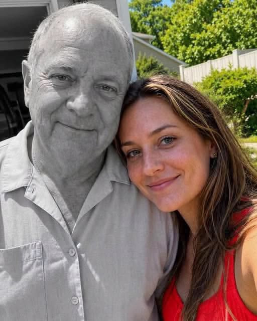 Elle ouvre le garage secret de son père devant toute la famille… et comprend enfin tout