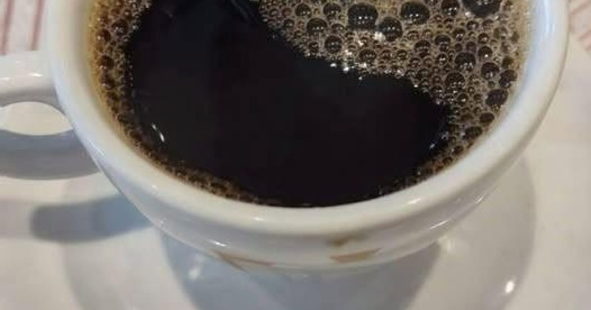 Ce que les médecins révèlent vraiment sur votre café du matin : bienfaits, risques et heure idéale