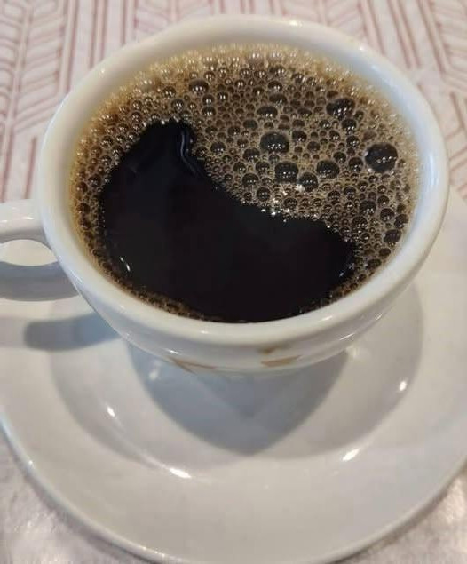 Ce que les médecins révèlent vraiment sur votre café du matin : bienfaits, risques et heure idéale