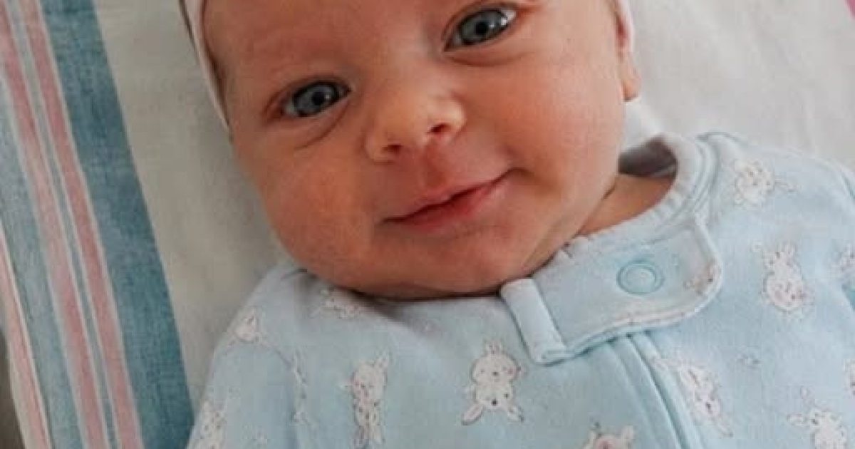 Elle aperçoit une marque sur le bras de sa petite-fille et pâlit : le secret qu'elle révèle change toute la famille