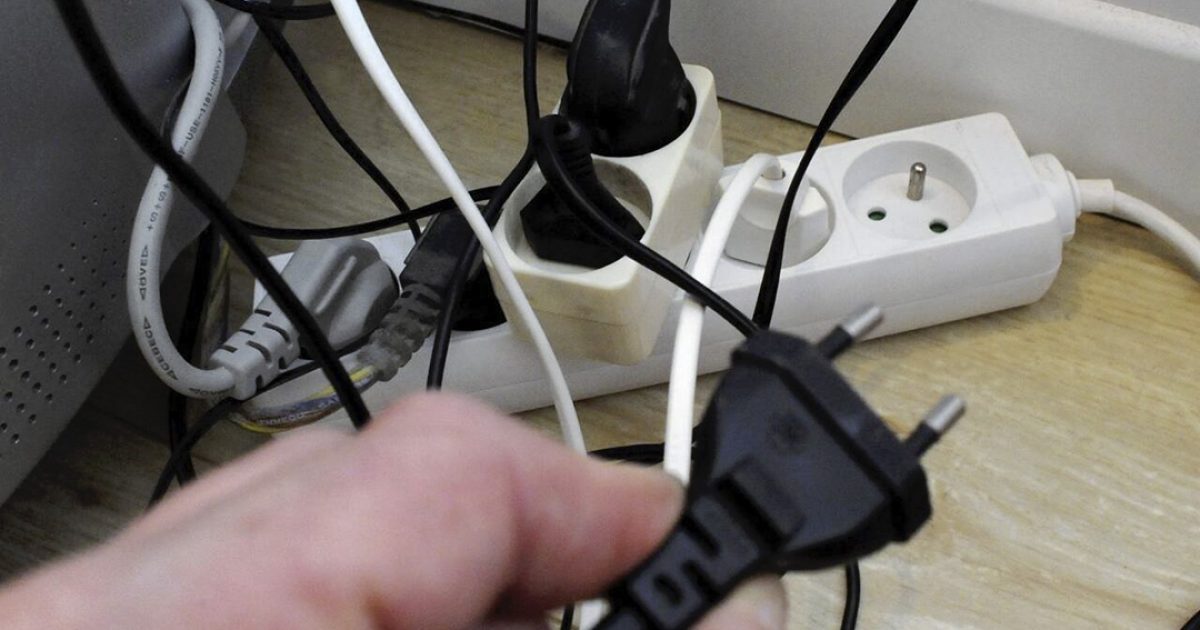 Ne branchez jamais ces 5 appareils sur une multiprise : une erreur fréquente mais dangereuse