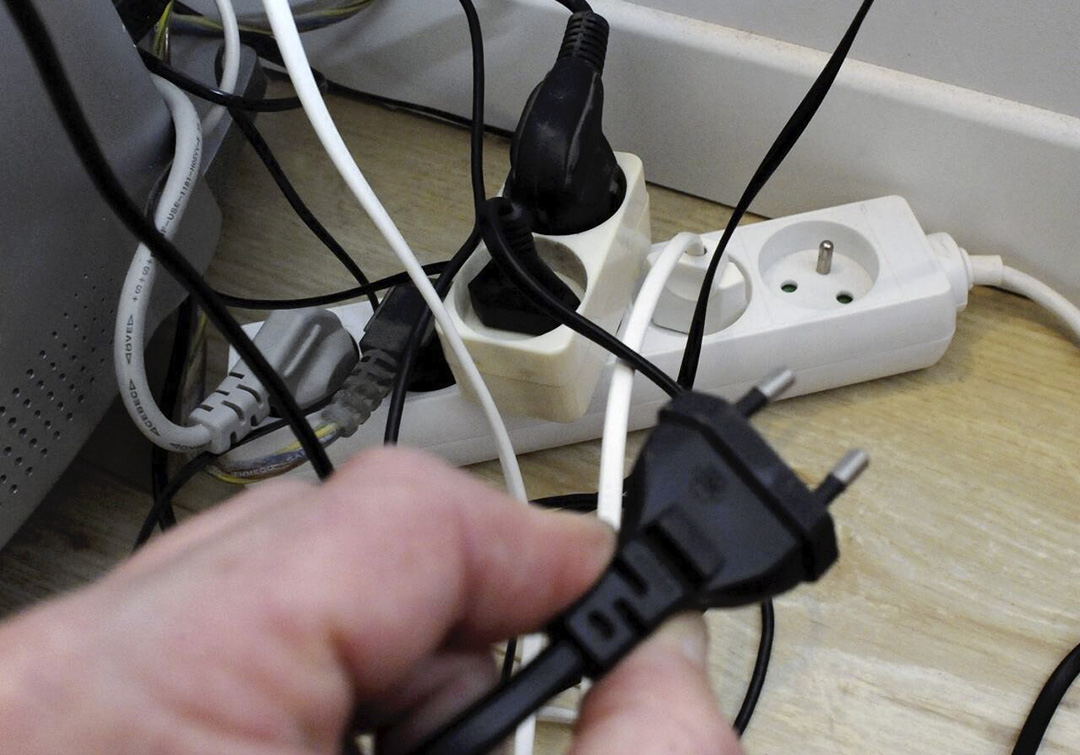 Ne branchez jamais ces 5 appareils sur une multiprise : une erreur fréquente mais dangereuse