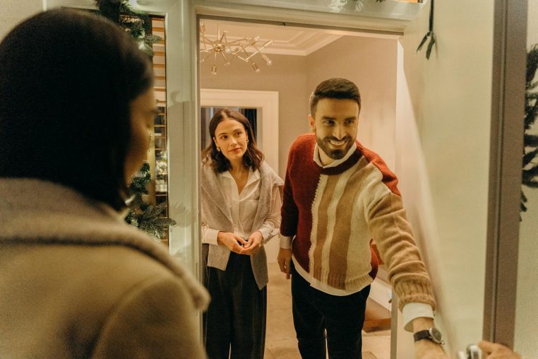 Faut-il s’inquiéter si l’on n’aime pas recevoir chez soi ? Ce que cache vraiment cette réticence