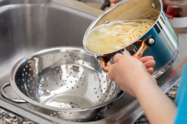 L’erreur que tout le monde commet avec ses pâtes (et qui gâche la sauce)