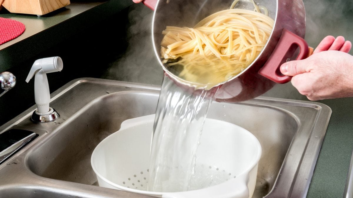 L’erreur que tout le monde commet avec ses pâtes (et qui gâche la sauce)