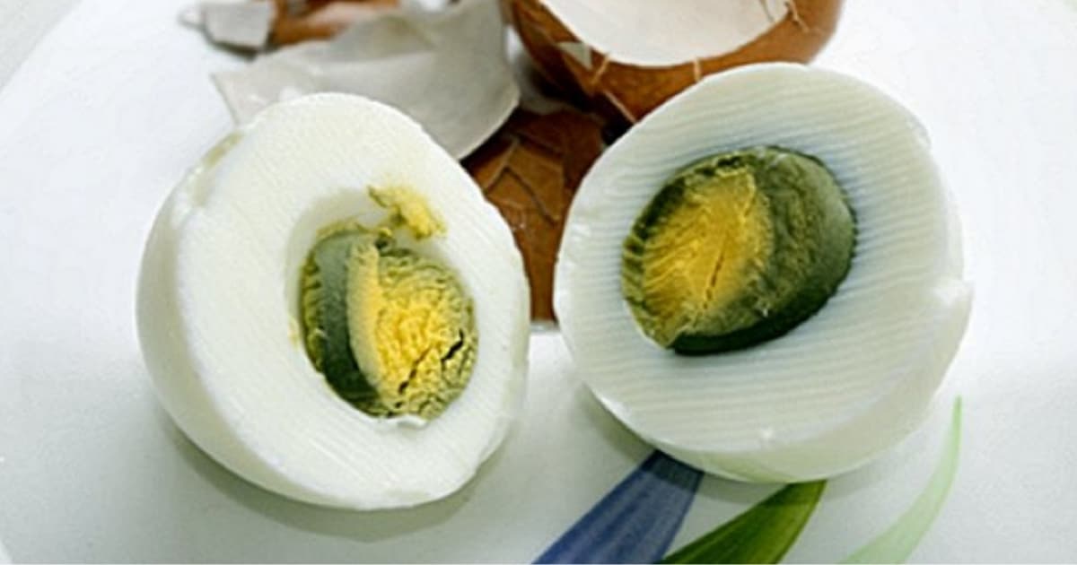 Jaune d’œuf vert : le mystère enfin résolu (et la technique pour ne plus jamais le voir)