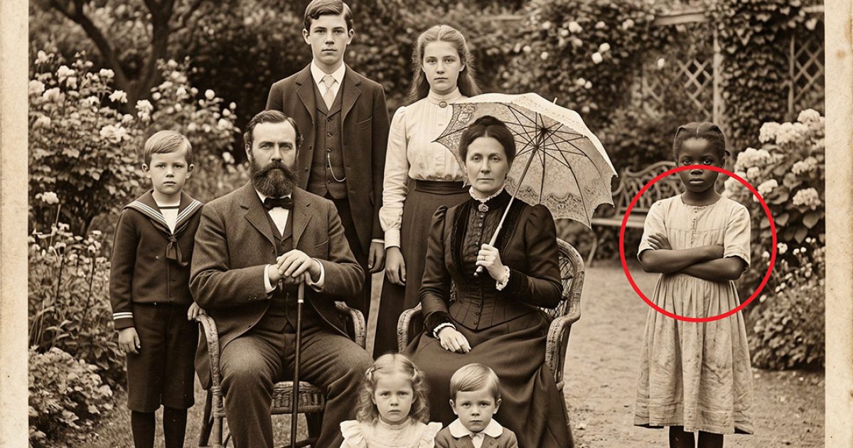 Personne n’avait remarqué la jeune esclave sur le portrait jusqu’à ce qu’un zoom révèle ce qu’elle portait