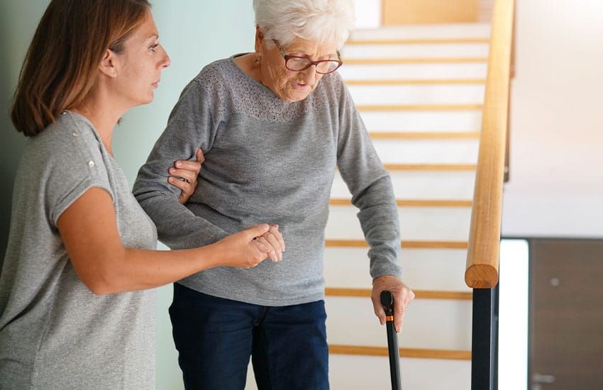Ces cinq habitudes anodines qui fragilisent discrètement l’équilibre des seniors