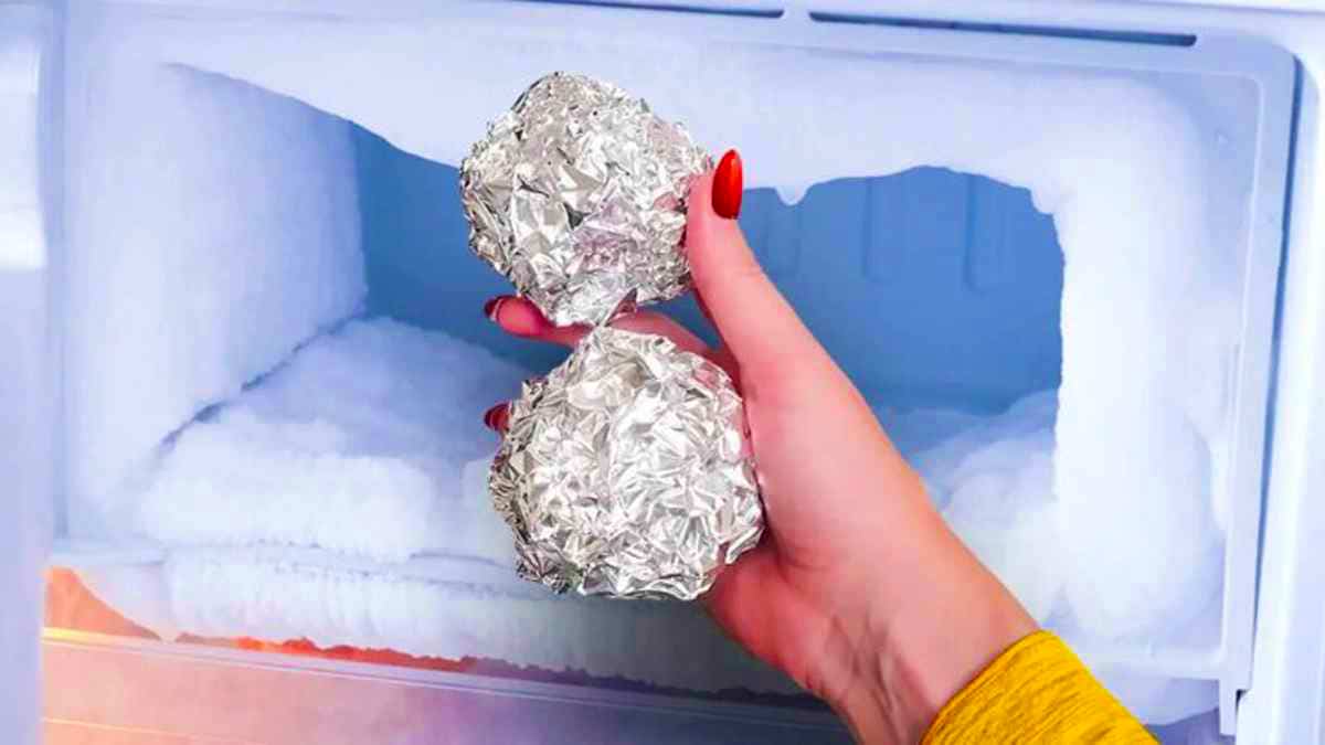Papier aluminium dans un congélateur