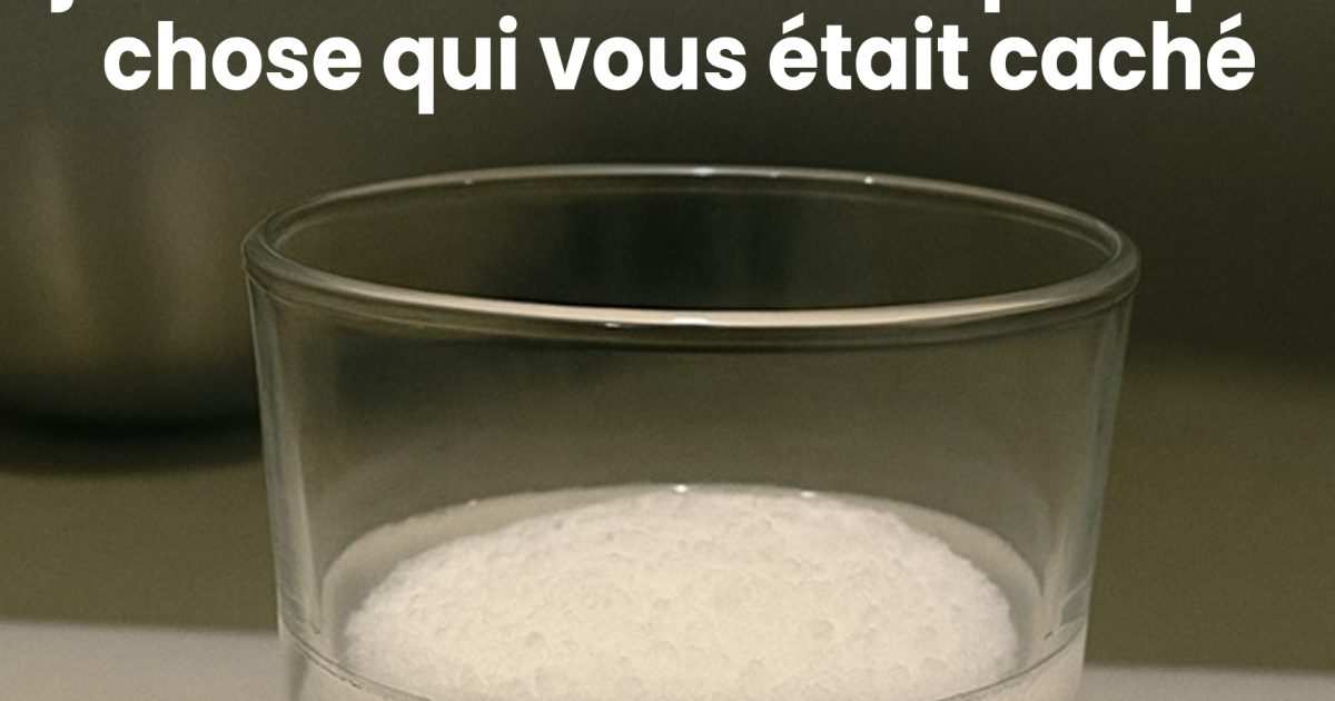 Placez chez vous un verre d’eau avec du sel et du vinaigre. Au bout d’une journée, vous verrez quelque chose qui vous était caché