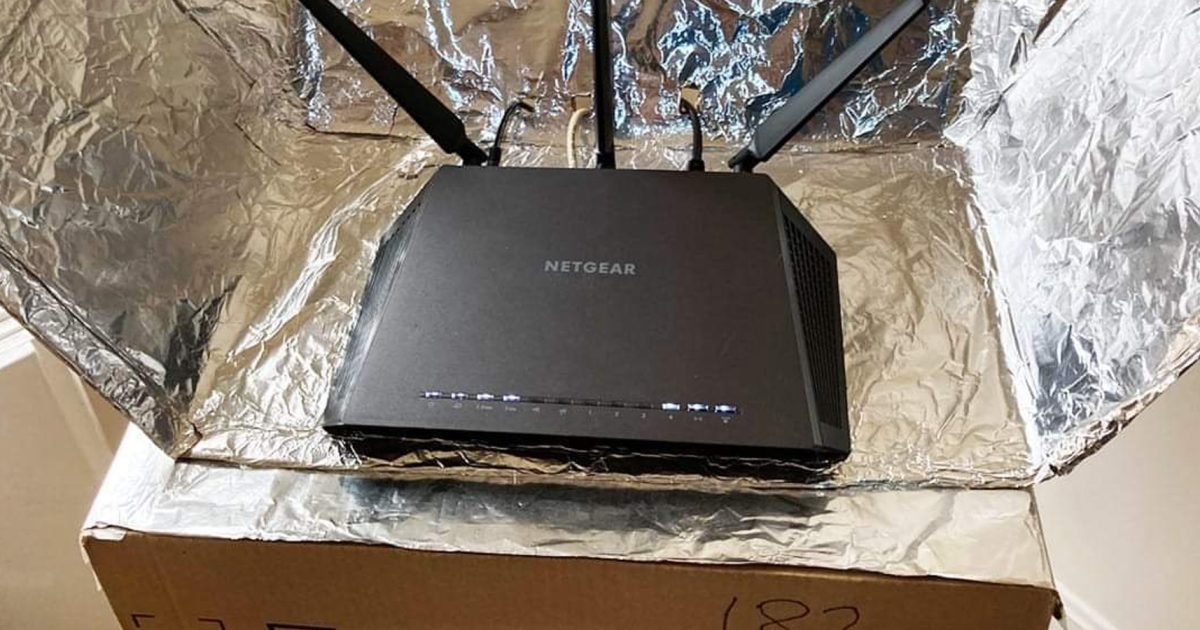 Pourquoi vous devriez placer du papier aluminium derrière votre routeur