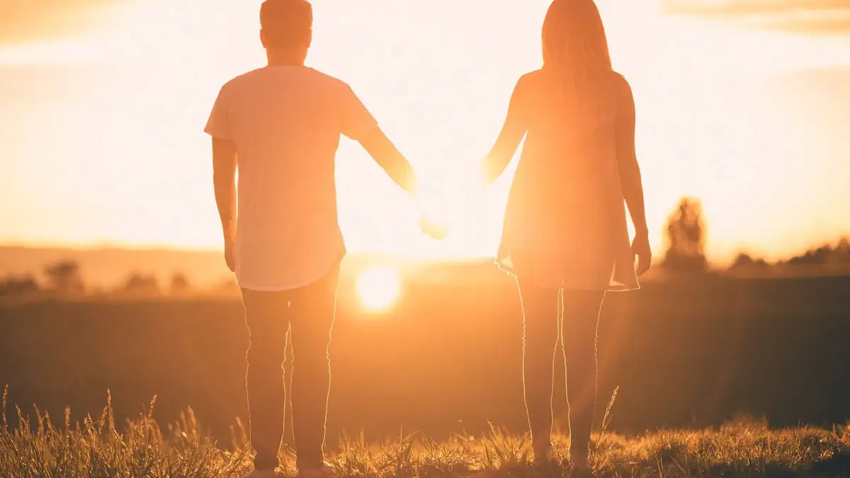 L’écart d’âge en couple : ce que révèle une étude sur la clé d’une relation durable