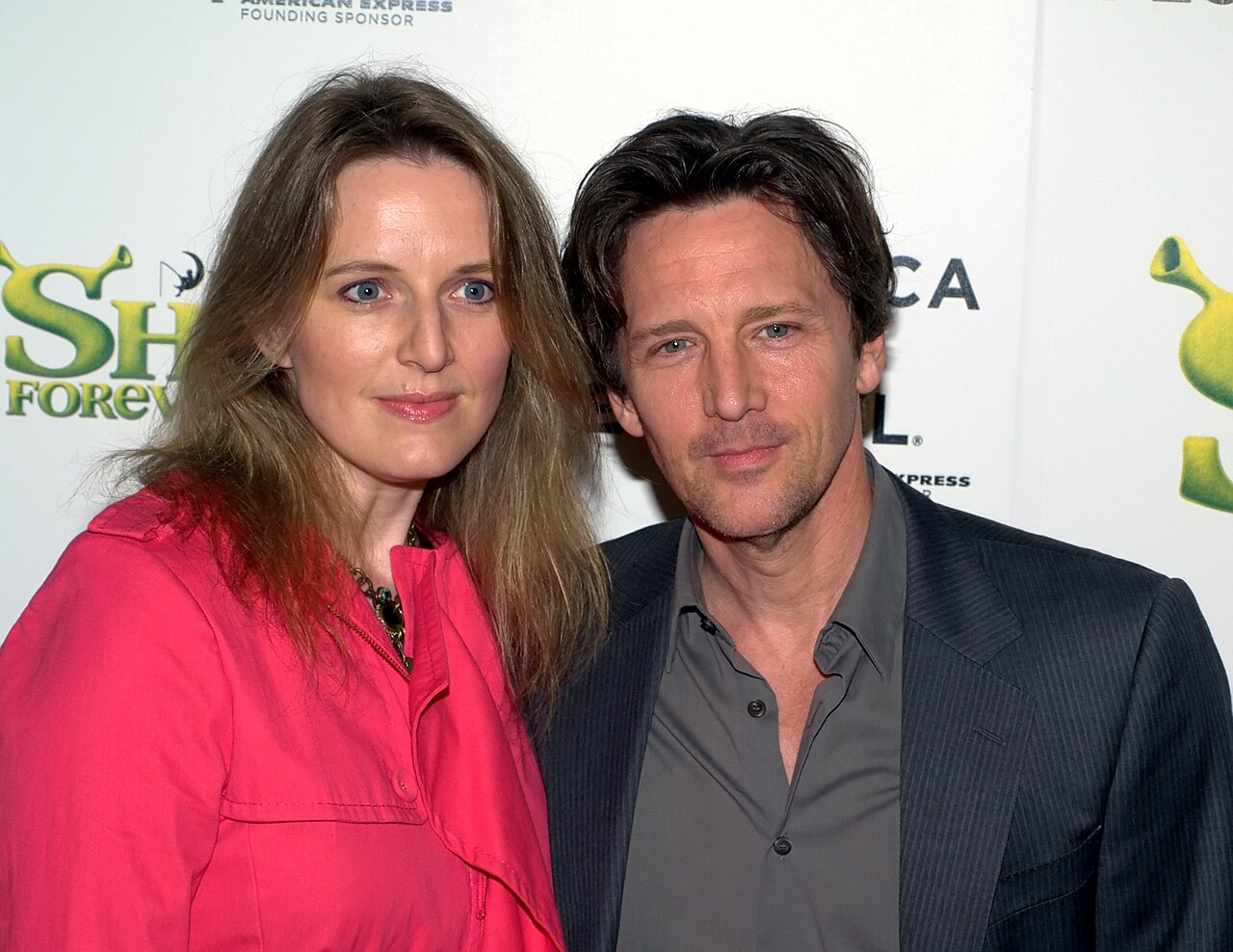 La véritable vie d’Andrew McCarthy : un scénario bien plus palpitant que ses plus grands succès au cinéma