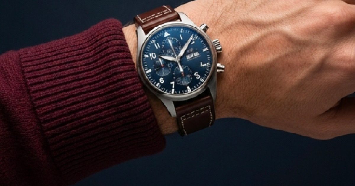 Que signifie porter une montre au poignet droit ?