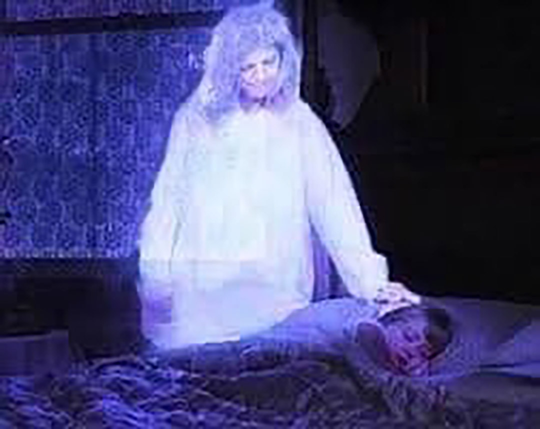 Que symbolise le fait qu’une personne décédée apparaisse dans votre rêve ?