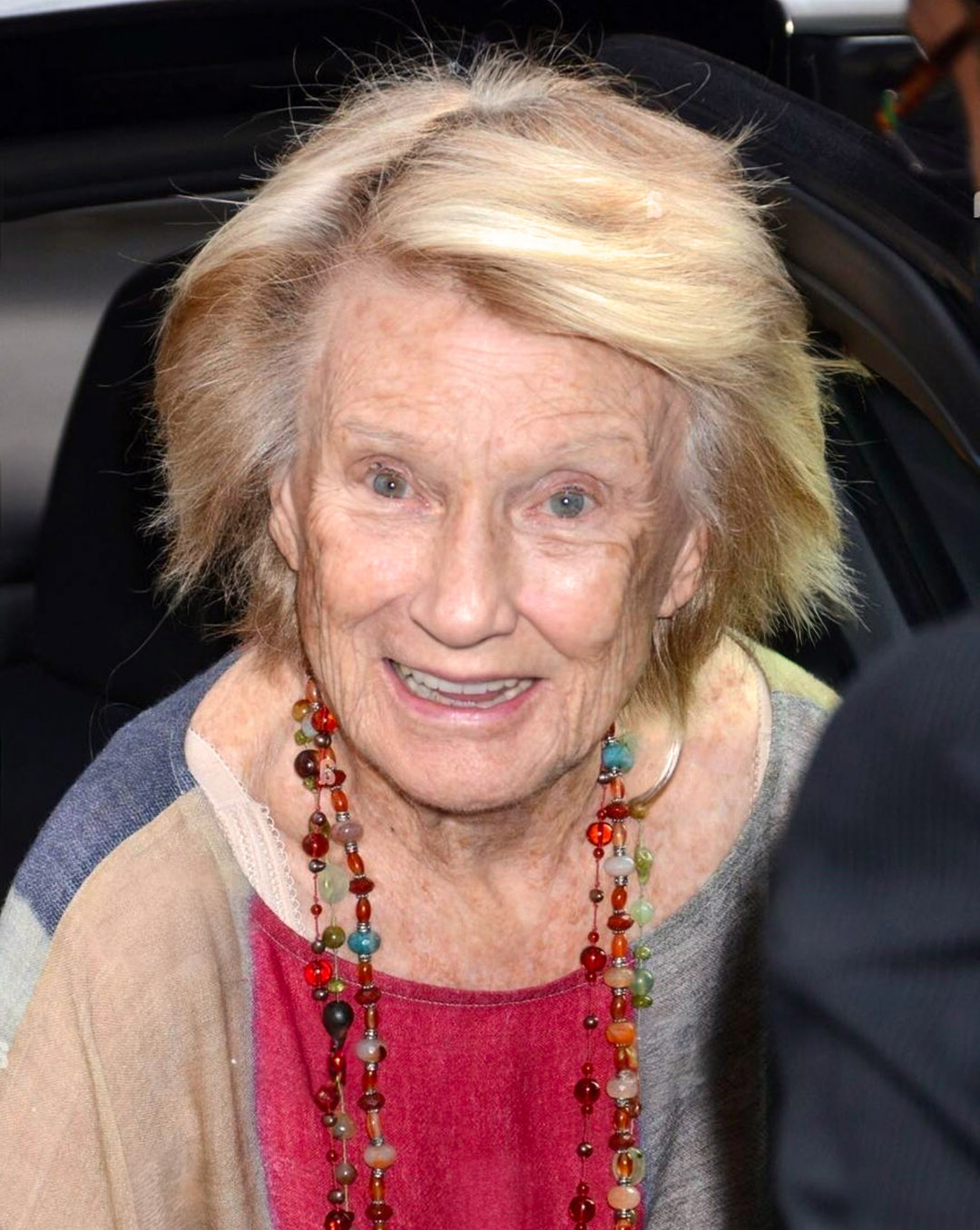 Qui est-elle ? Une photo d’archive rare d’une légende hollywoodienne fascine les fans !