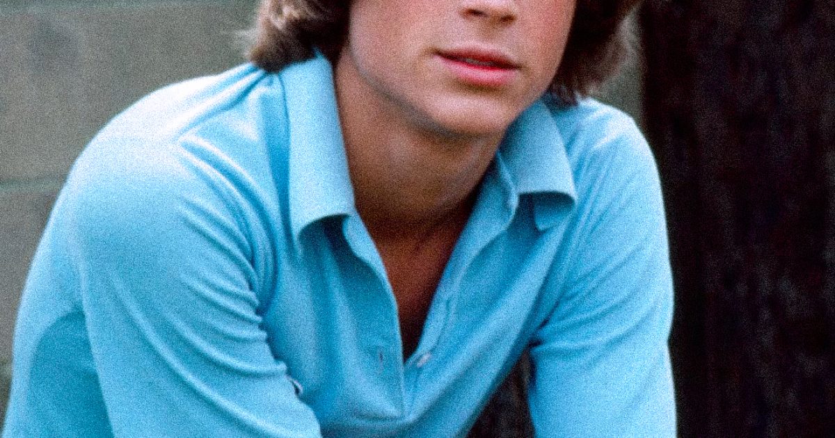 Qui est-il ? Une photo rare des débuts d’un futur célébrité hollywoodienne va vous surprendre !