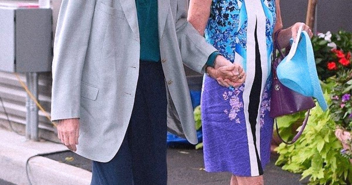 Qui sont-ils ? : Une apparition rare d’une légende hollywoodienne adorée et de sa femme !