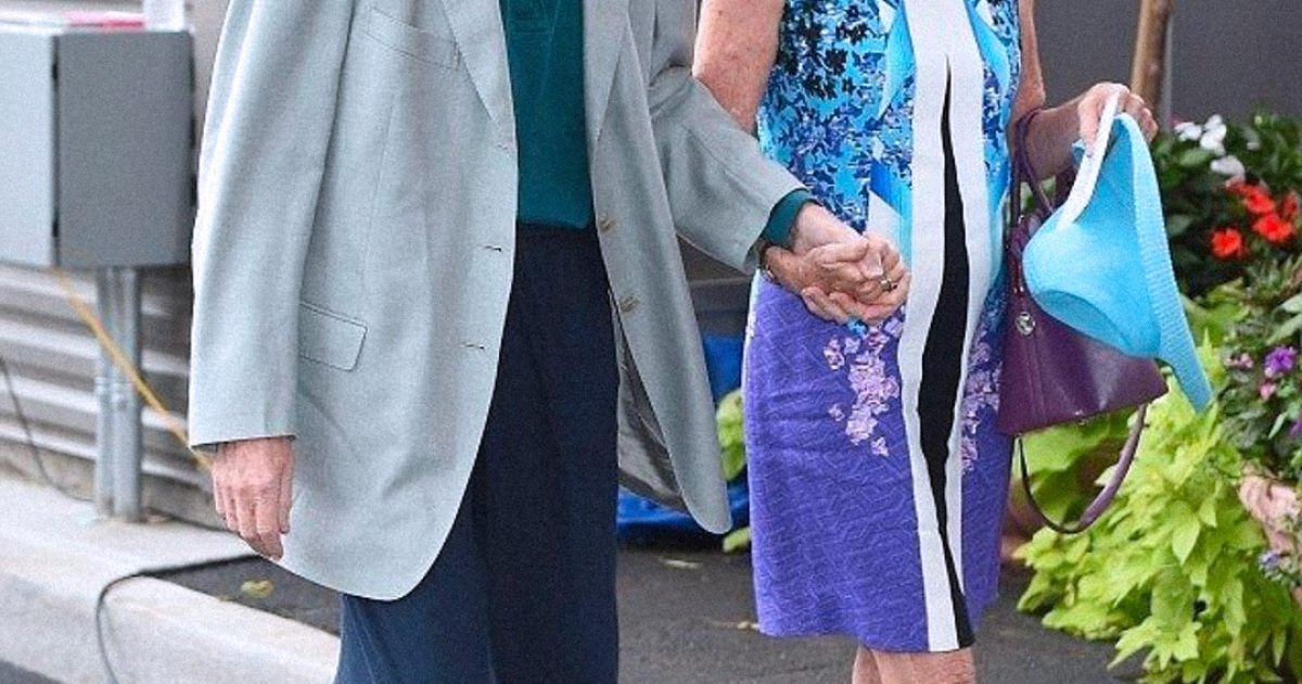 Qui sont-ils ? Une apparition rare d'une légende hollywoodienne adorée et de sa femme !