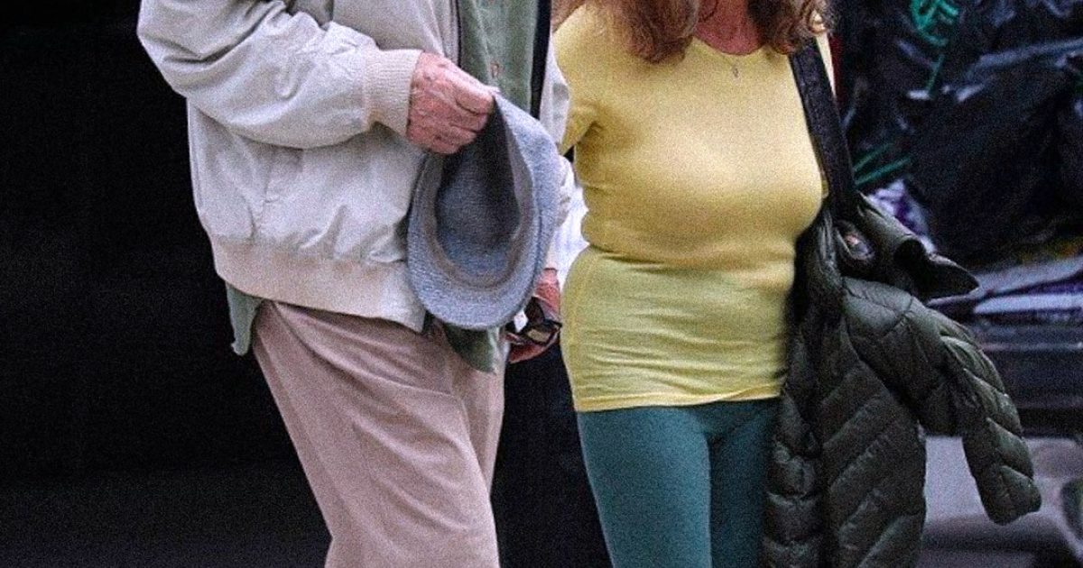 Rare apparition à New York ! L'acteur légendaire profite d'une promenade avec sa femme !