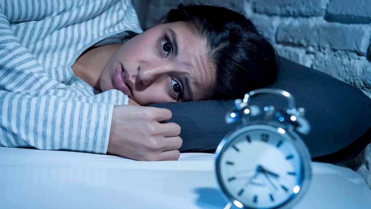 Pourquoi vous vous réveillez systématiquement entre 3 h et 4 h du matin (et ce que ça révèle vraiment)