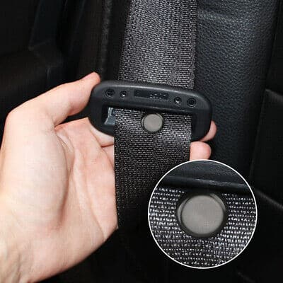 Ce bouton minuscule sur votre ceinture de sécurité cache une fonction que vous ignorez probablement