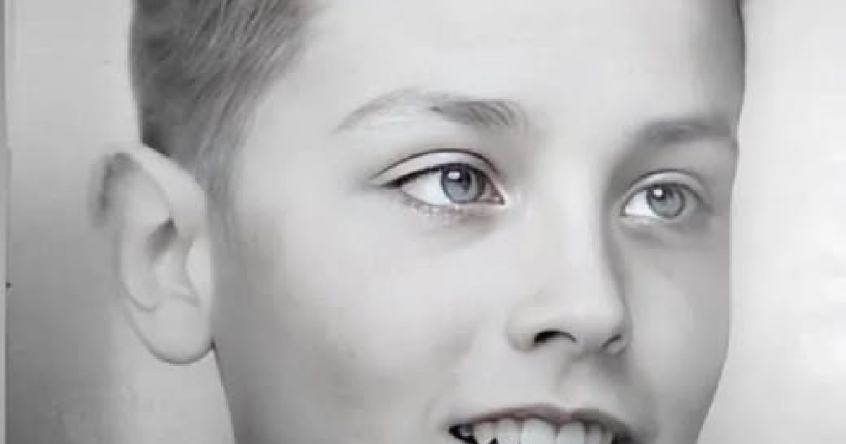 Saurez-vous deviner de qui il s’agit ? Les débuts difficiles d’un acteur célèbre, passé d’une enfance tourmentée à une ascension fulgurante jusqu’au rang d’icône hollywoodienne