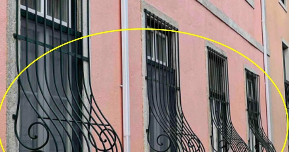 Savez-vous pourquoi certaines fenêtres ont cette forme incurvée particulière ? Quand j’ai découvert la raison, je n’en revenais pas