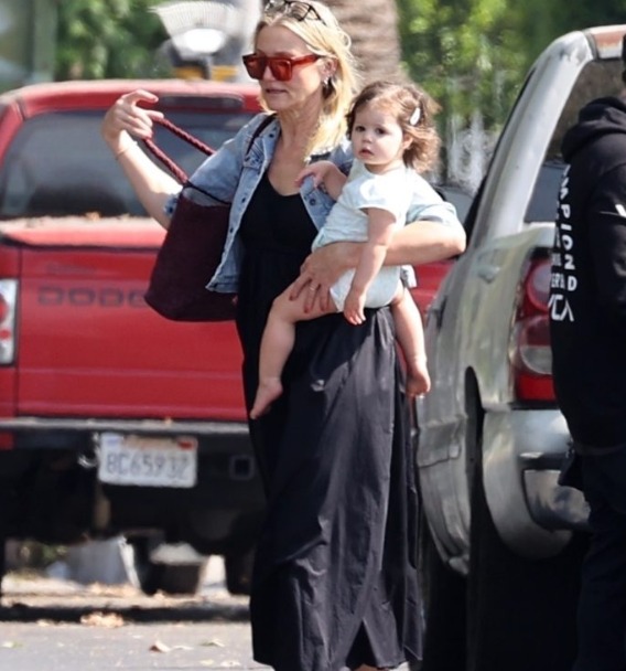 Cameron Diaz croquée par les paparazzis avec sa fille : une image de plénitude qui fait du bien