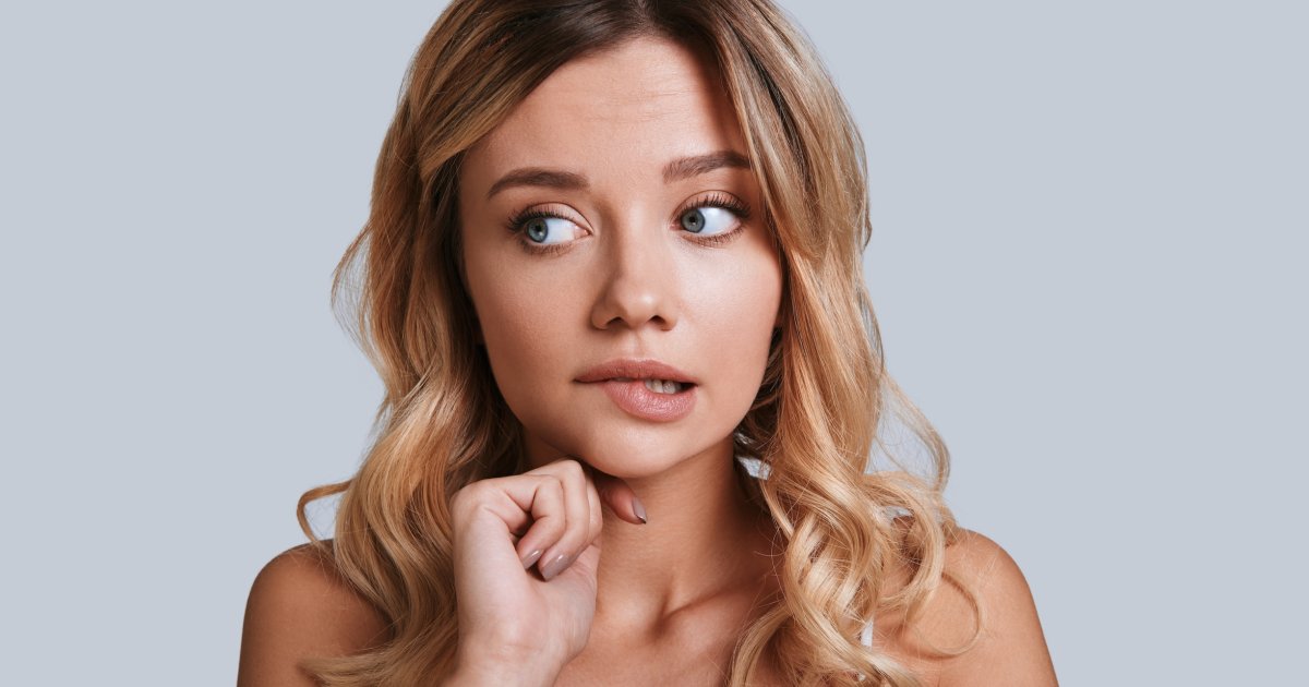 Ce que révèle vraiment une femme qui se mord la lèvre sous votre regard