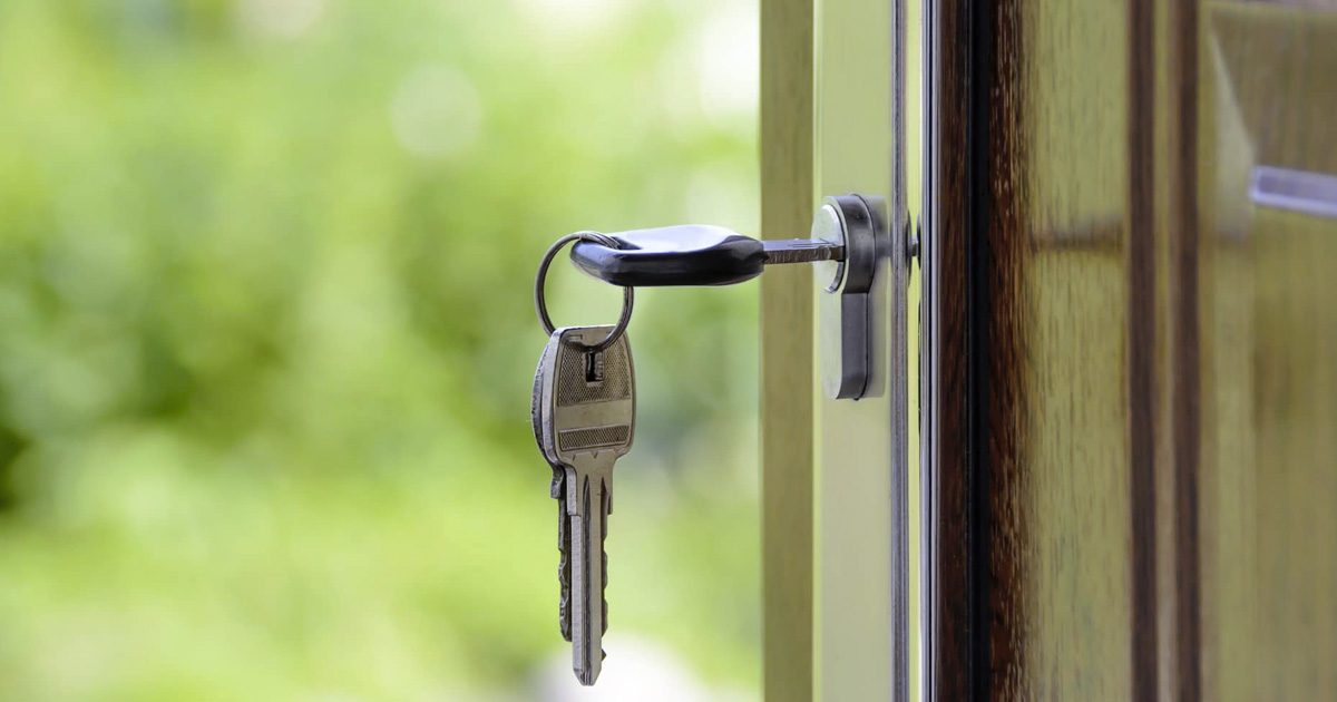 Sécurité à la maison : ne laissez jamais vos clés sur la porte la nuit — et voici la raison