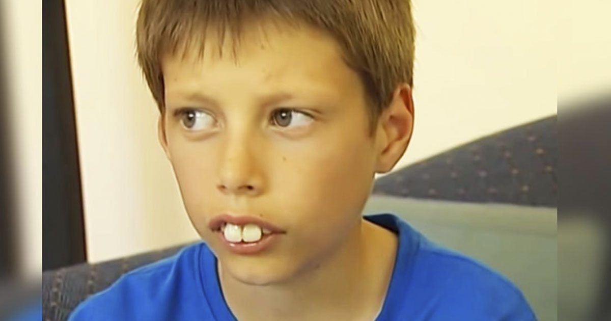 Ses camarades de classe l’appelaient le “garçon lapin”, mais les gens ont réunis 55 000 euros pour lui offrir le plus beau des sourires