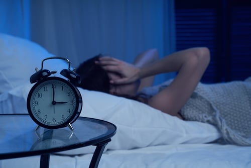 Pourquoi vos nuits sont-elles interrompues autour de 3h ou 4h du matin ? On vous explique tout.