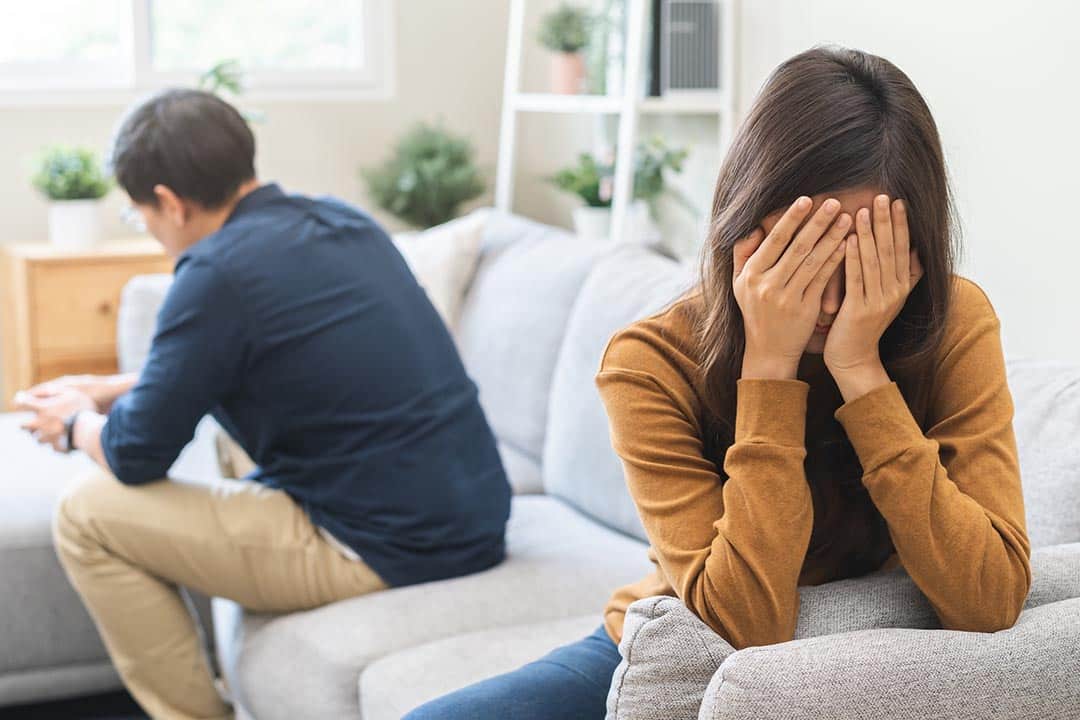 Estos 14 comportamientos masculinos deberían hacerte huir antes del matrimonio.
