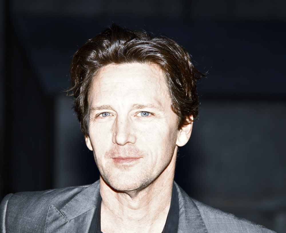 La véritable vie d’Andrew McCarthy : un scénario bien plus palpitant que ses plus grands succès au cinéma