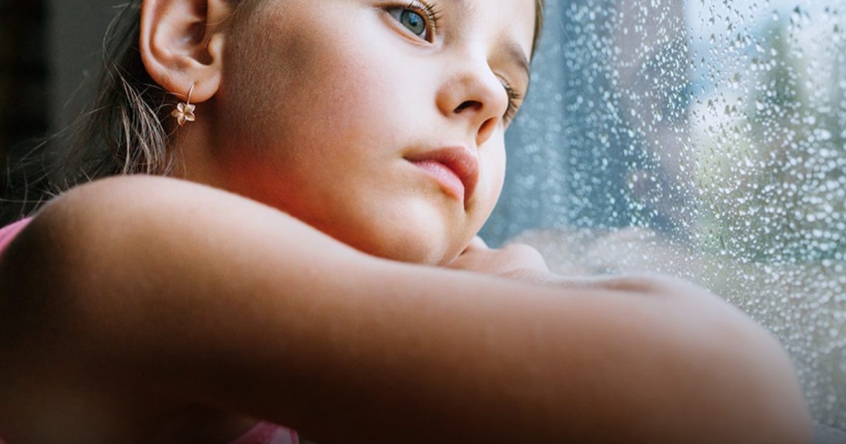 Si vous avez ressenti un manque d’attention de la part de vos parents durant l’enfance, il y a de fortes chances que vous retrouviez ces 8 traits à l’âge adulte