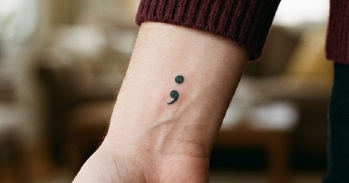 Si vous voyez quelqu’un avec un tatouage de point-virgule, il est important d’en connaître la signification