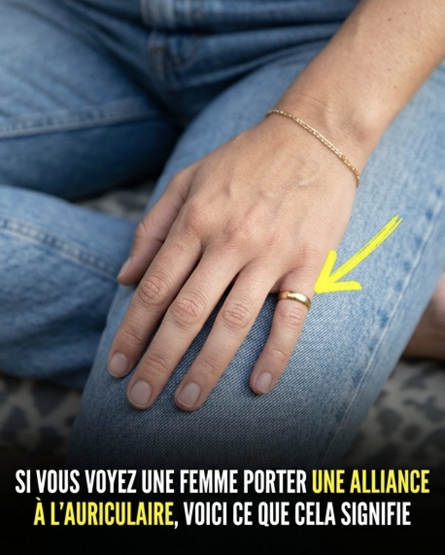 Si vous voyez une femme portant une bague à l’auriculaire, voici ce que cela signifie