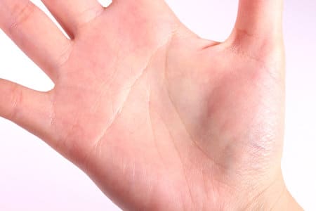 Cette ligne unique dans votre paume en dit long sur votre personnalité : mythe ou réalité ?