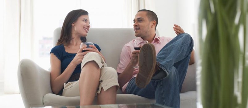 Psychologie des relations : pourquoi l’attirance pour une autre personne en couple est-elle si déroutante ?