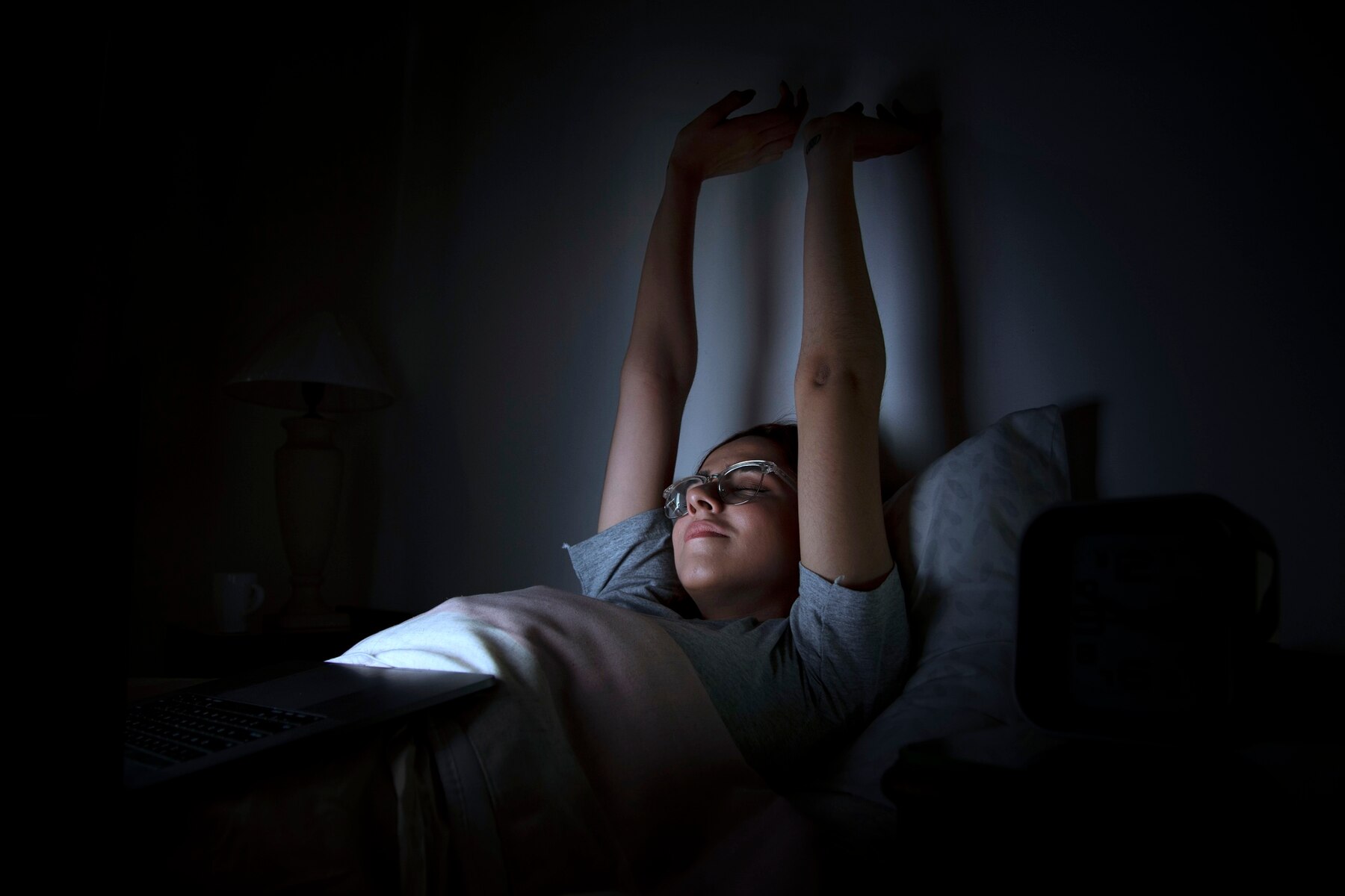 Insomnies en pleine nuit : les causes cachées de vos réveils intempestifs et les solutions pour retrouver le sommeil
