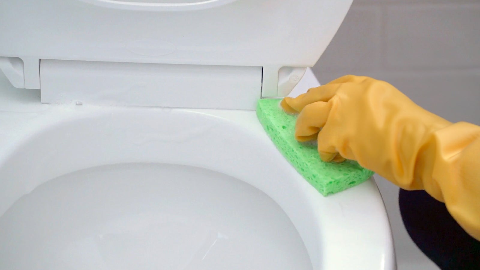 L’allié matinal qui métamorphose l’entretien de vos toilettes