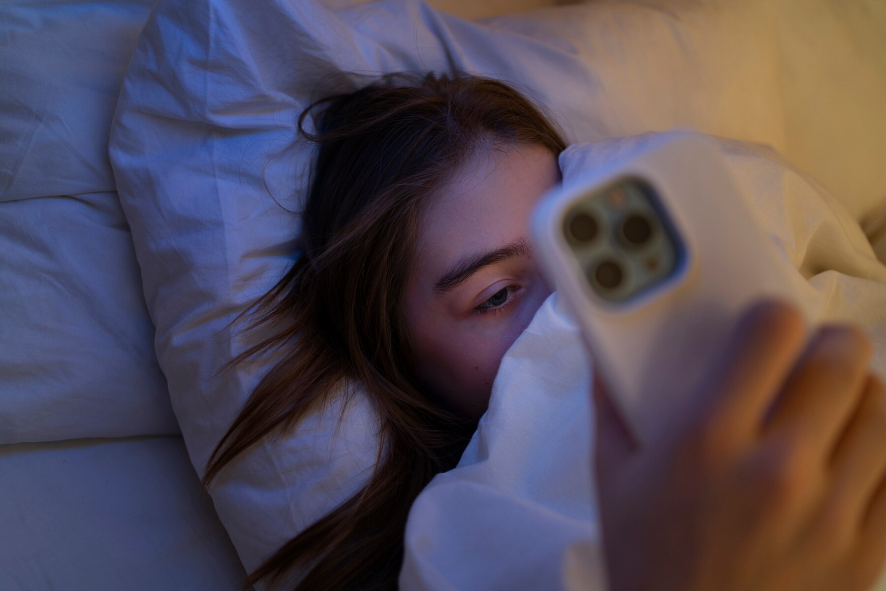 Insomnies en pleine nuit : les causes cachées de vos réveils intempestifs et les solutions pour retrouver le sommeil