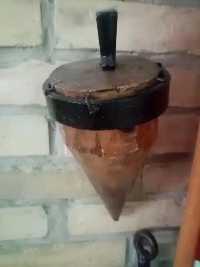 Fil à plomb ancien