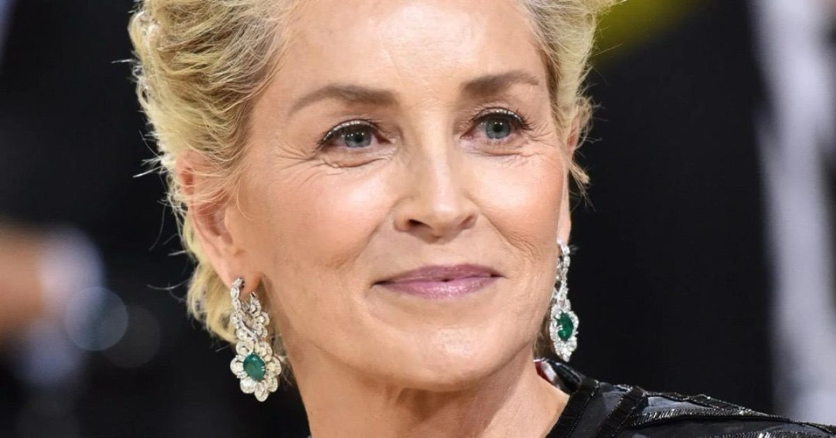 «Totalement inacceptable pour son âge» : les récentes photos de l’actrice Sharon Stone dans une tenue légère émeuvent la toile