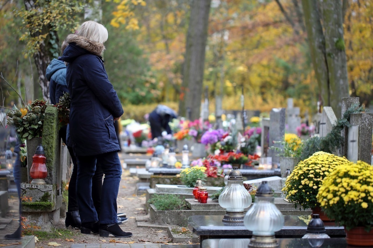 Lorsque nous visitons une tombe, les défunts ressentent-ils notre présence ?