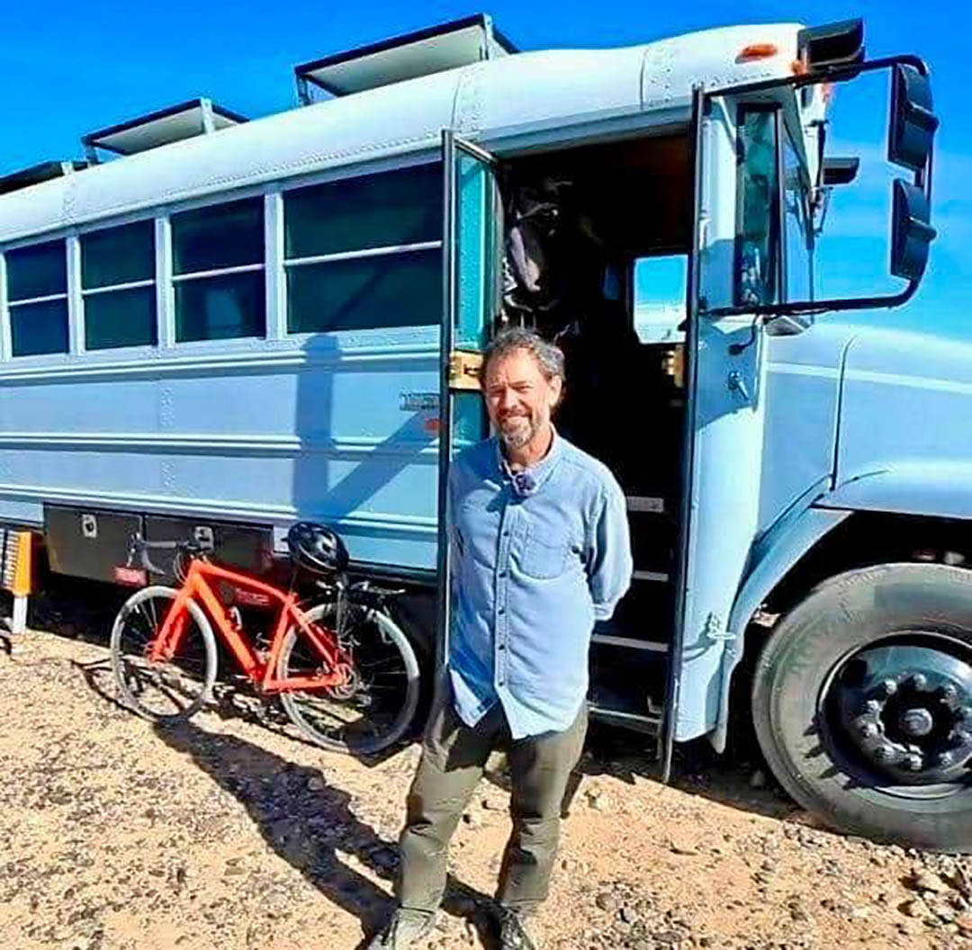 Tout le monde doutait qu’il puisse transformer un bus scolaire en maison… jusqu’à ce qu’ils voient le résultat final