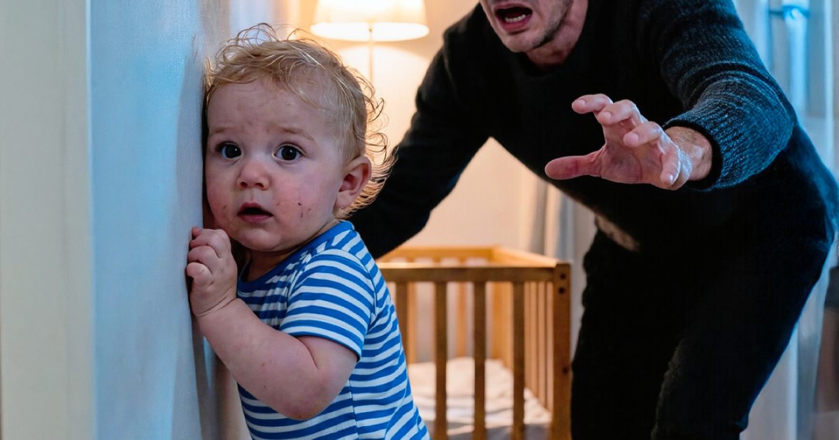 Toutes les heures, mon petit garçon collait son visage contre le mur — je n’étais pas prête à entendre la vérité